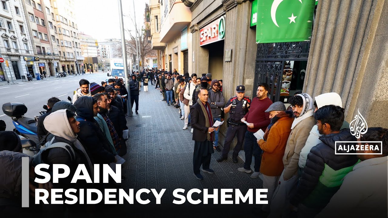 Spain immigration: Hundreds queue for government residency scheme