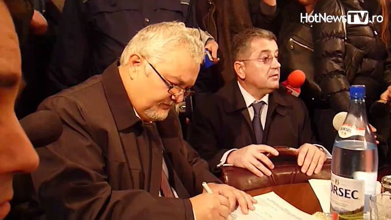 Scandal in biroul europarlamentarului Corneliu Vadim Tudor