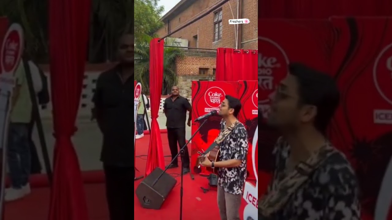Freshers party in miranda house and Tushar Joshi perform on stage 