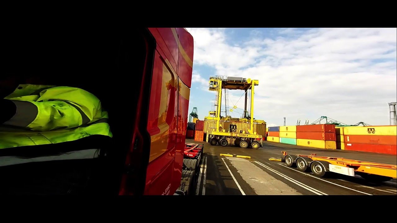 Dropping of a container @ Quai 730 Antwerp