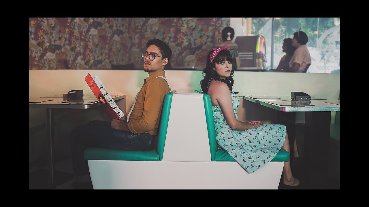 Mesa pra dois (Clipe Oficial) - Flávia Felicio, Caio Razec