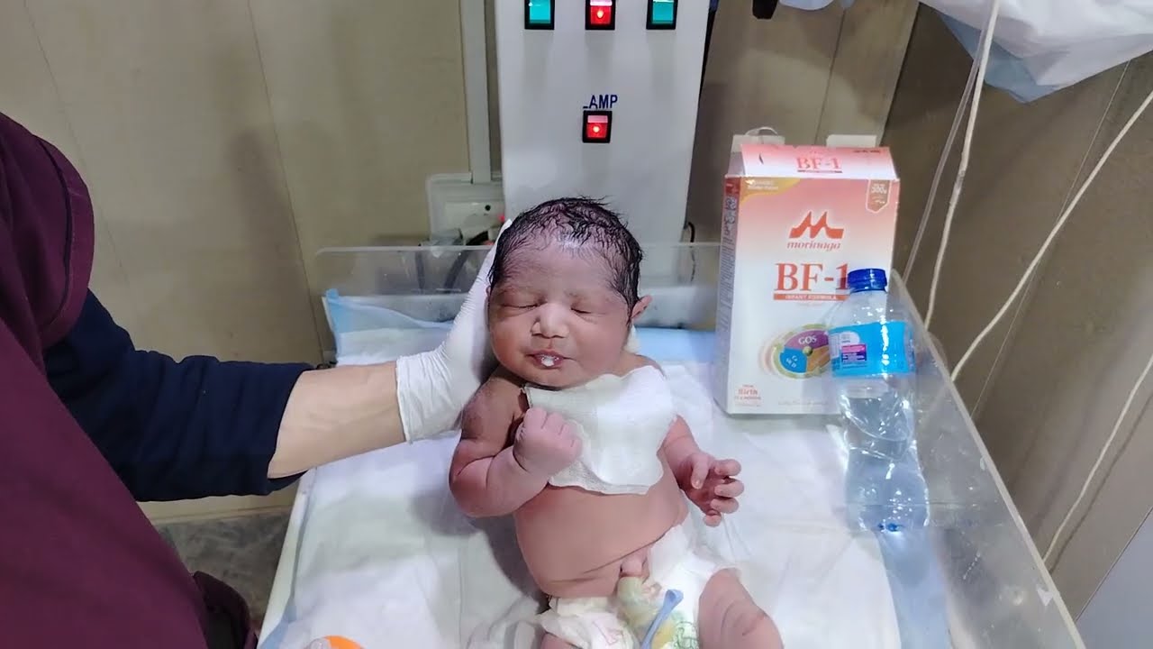 Tiny Baby’s First Formula Feeding Moment 💕