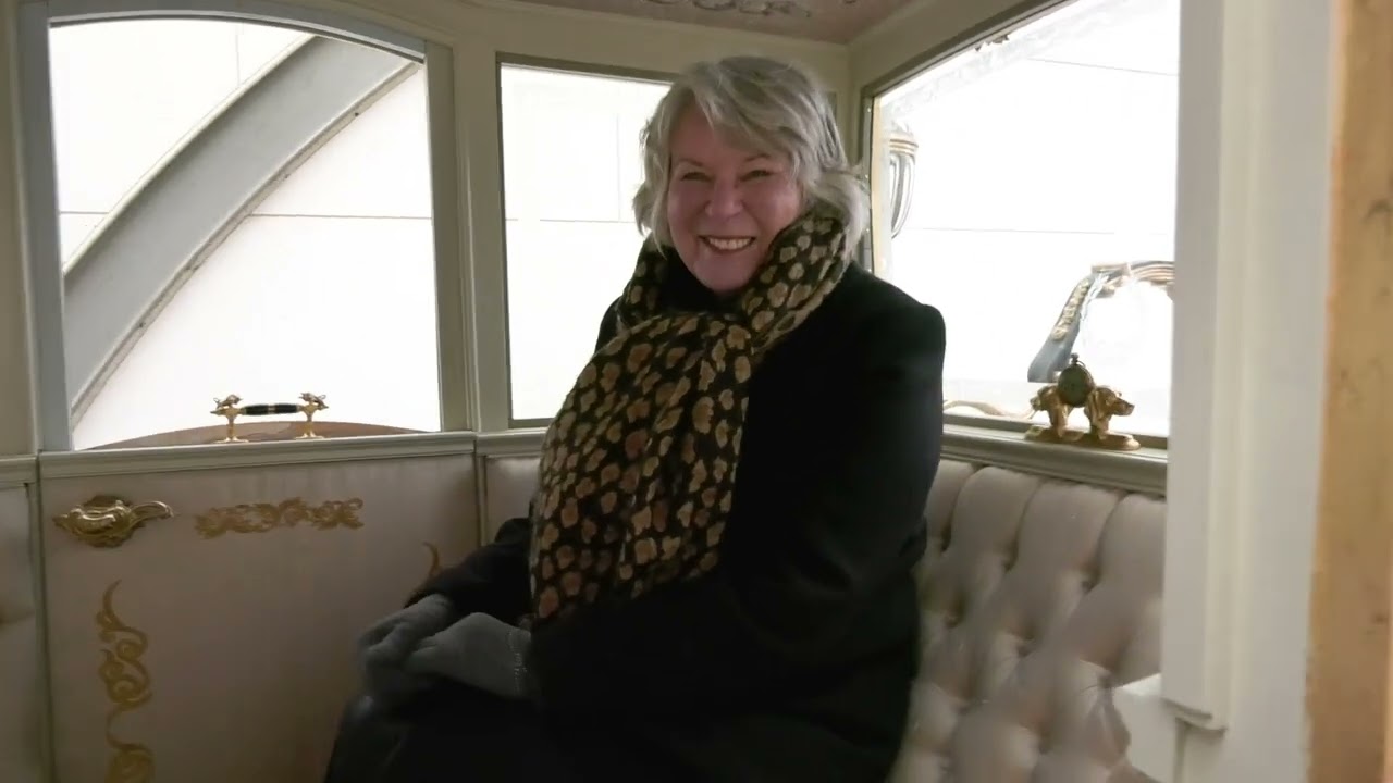 De gouden koets is klaar voor ritje door Amsterdam