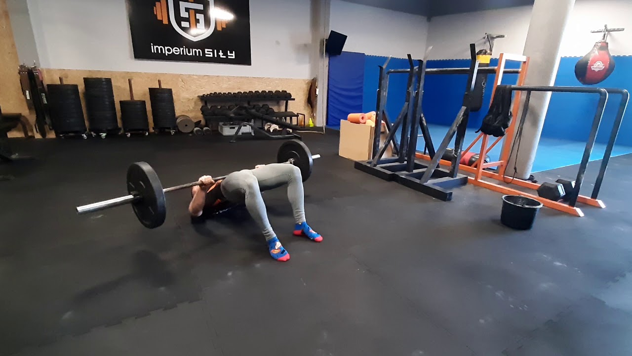 glute bridge ze sztangą / Sportowa Terapia Piotr Marciszewski