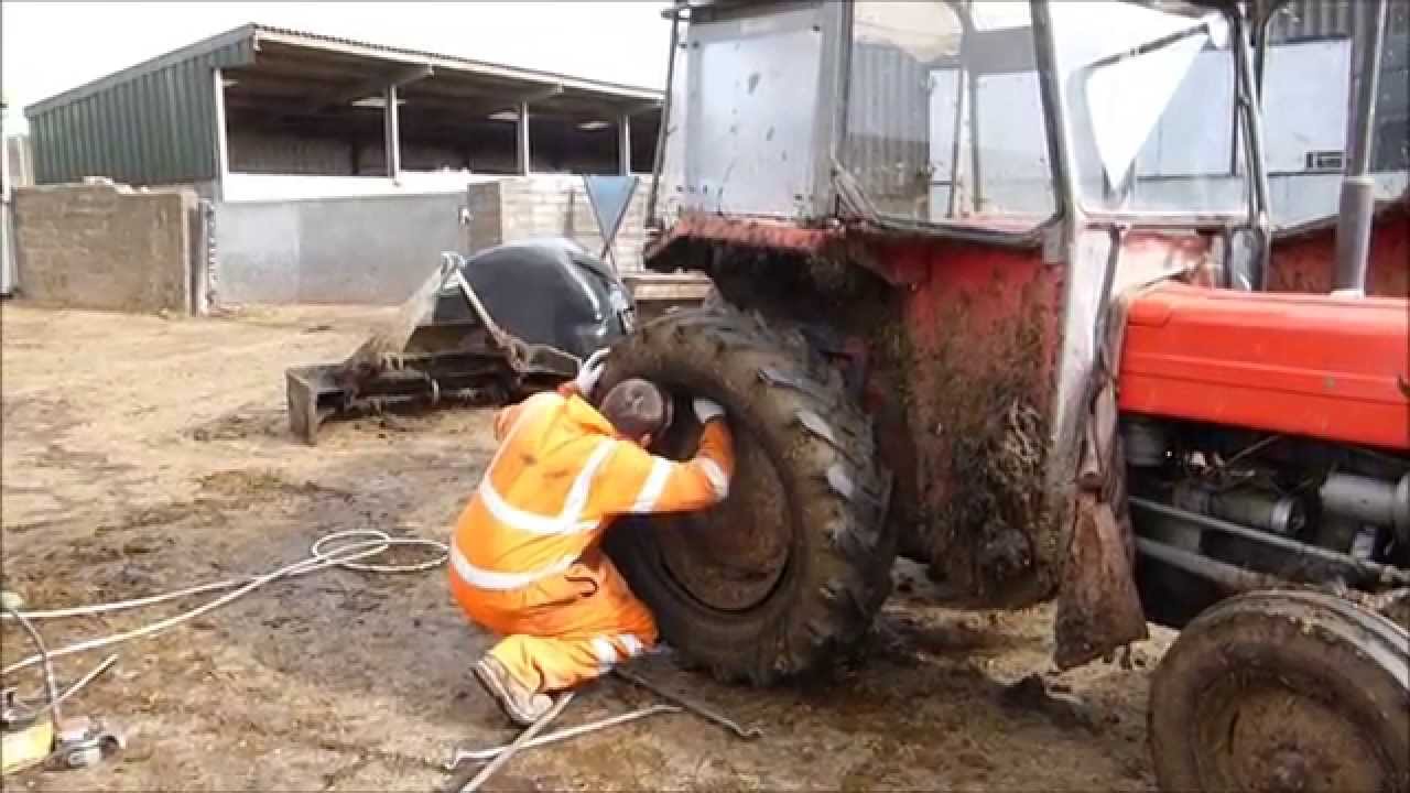 Fitting a new tyre to the Massey Ferguson 135 .Part 1
