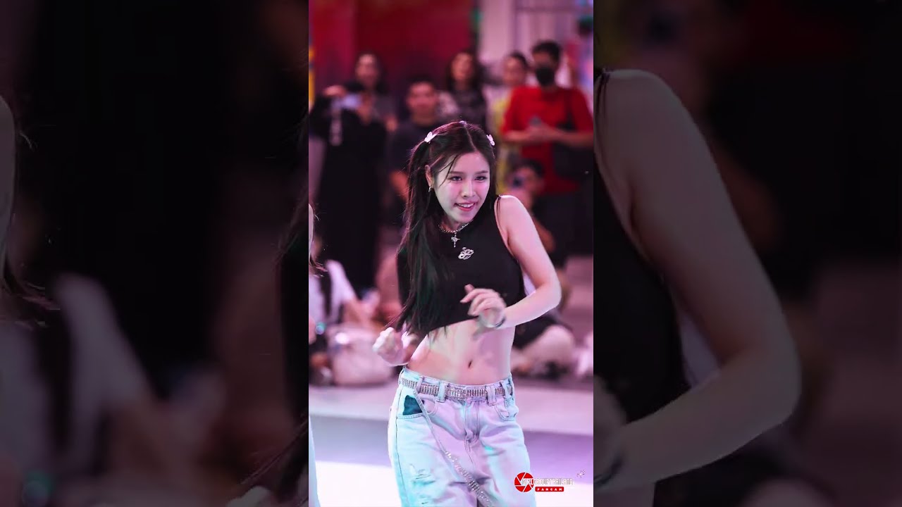 Gracy Wizzle 'Crush on Me!' 4K Fancam | Wizzle Busking 250825