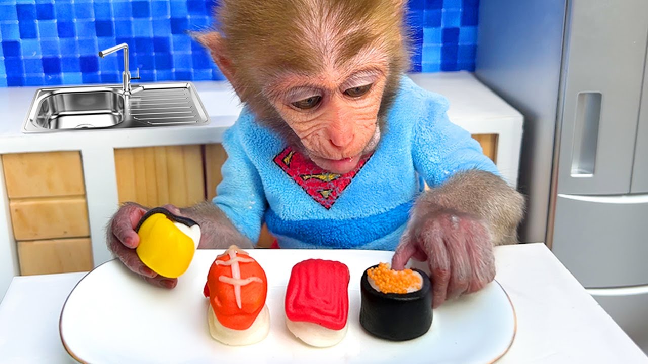 Bebé Mono BonBon va de picnic y come deliciosa carne asada con el monito - MONO BONBON ESP