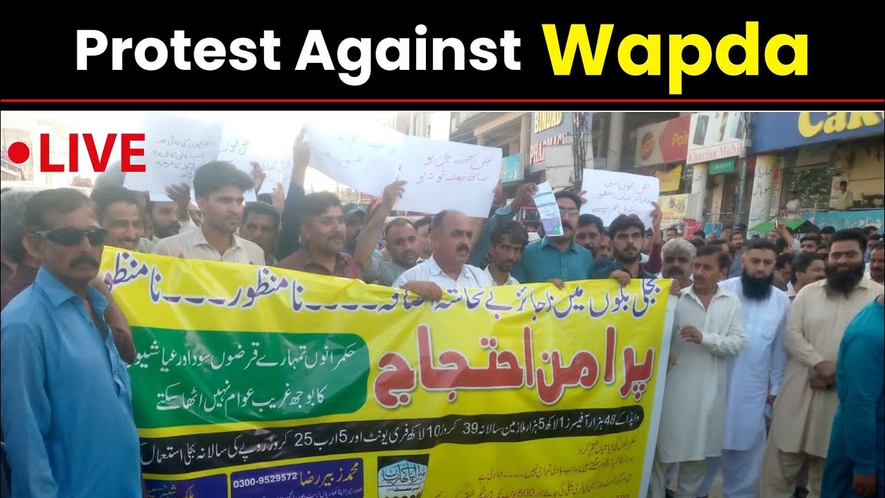 People came to the road on the voice of social organization Mera Apna Kharian