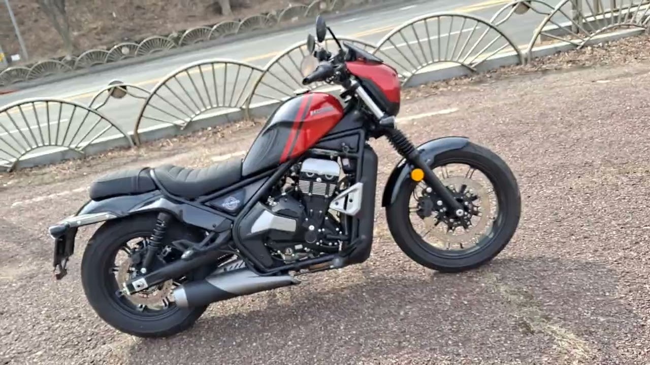 혼다 레블500보다 훨씬 강력하고 99만원 저렴한 미들급 크루저 바이크 모토모리니 칼리브로700