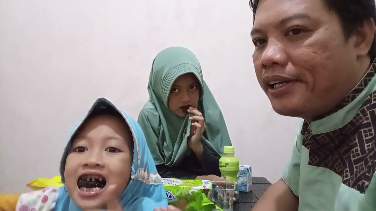 REVIEW JAJANAN SESUAI WARNA BAJU ll NEXT VIDEO REVIEW APA KITA ? 