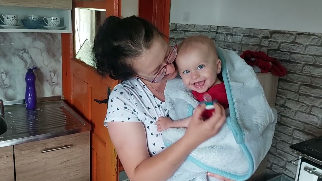 STRAṢ̌NO NEVRIJEME  ZAHVATILO OPĆINU TRAVNIK-SELO VIṢ̌NJEVO-BEBA PREŽIVJELA ČUDO
