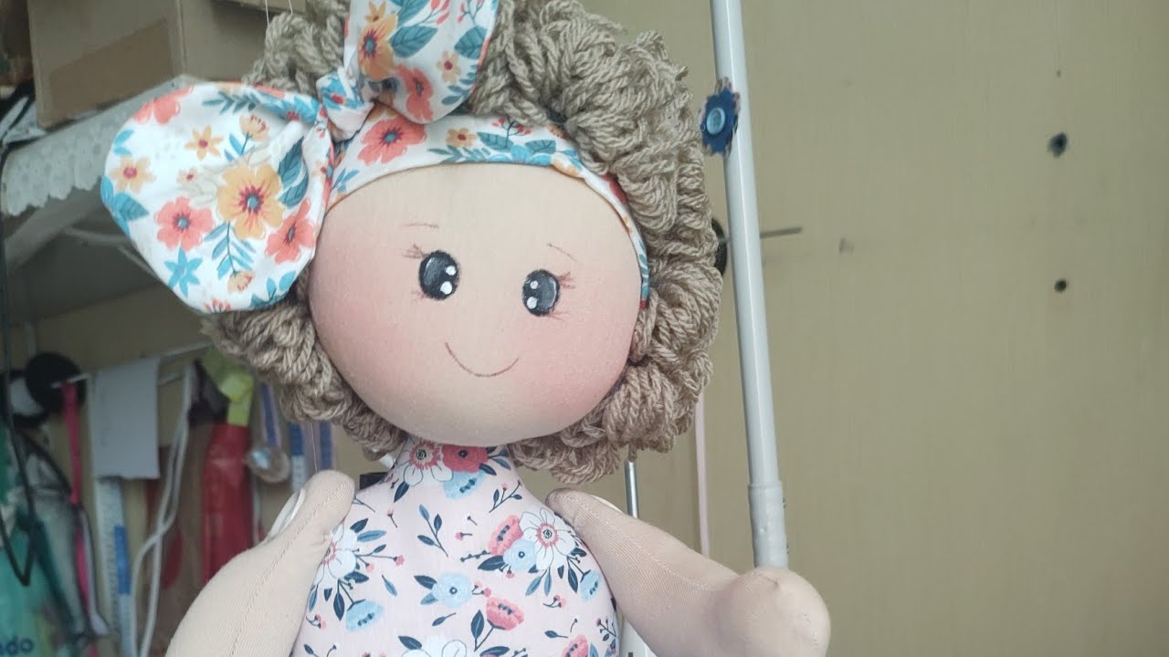 bebe naninha  l com molde gratis na descricão do video como boneca naninha com cabelo e faixa