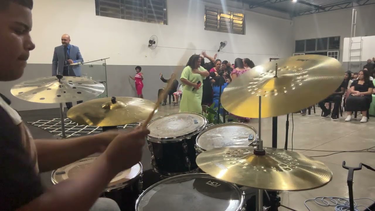 JEOVÁ JIREH                                                             GLÓRIA DE DEUS FOI TREMENDA 