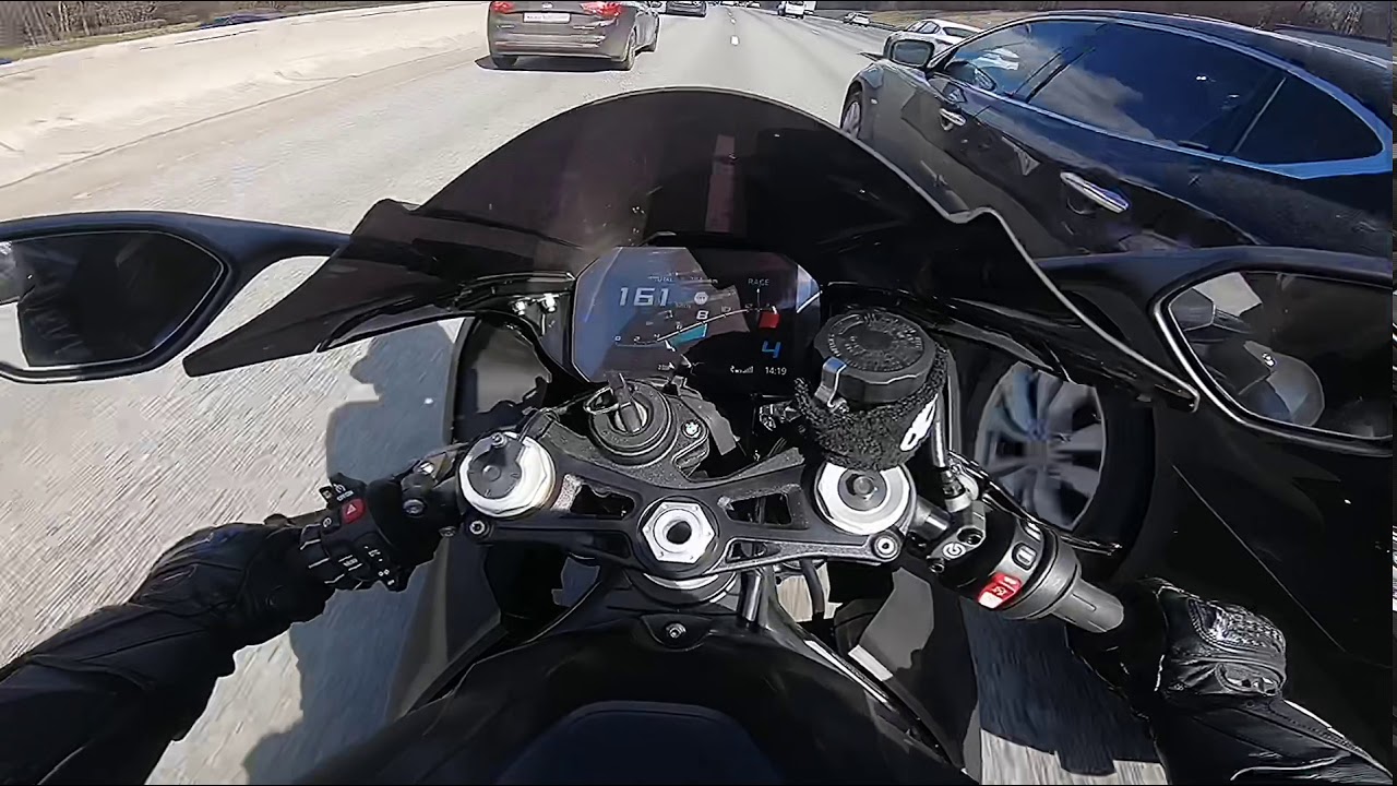 S1000RR 2019 Slow background. Best view on a wide screen. Enjoy.