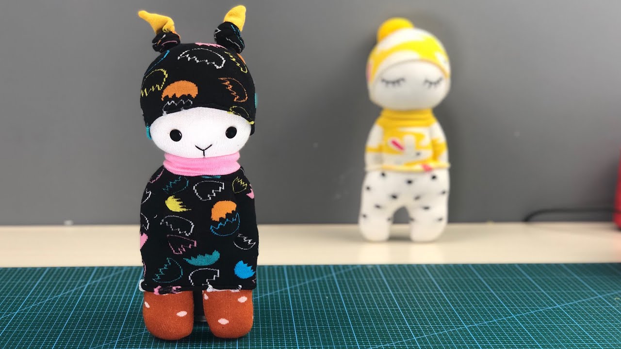 How to make dolls out of old socks, you can try it together at home//古い靴下から人形を作る方法、