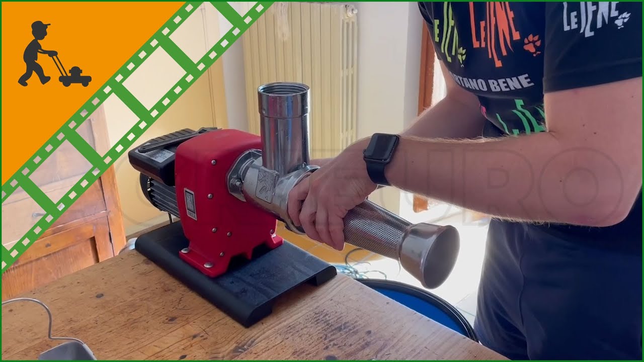 New-Line 5 tomato press by New O.M.R.A., 400 W - 220 V electric motor - Customer's operating video