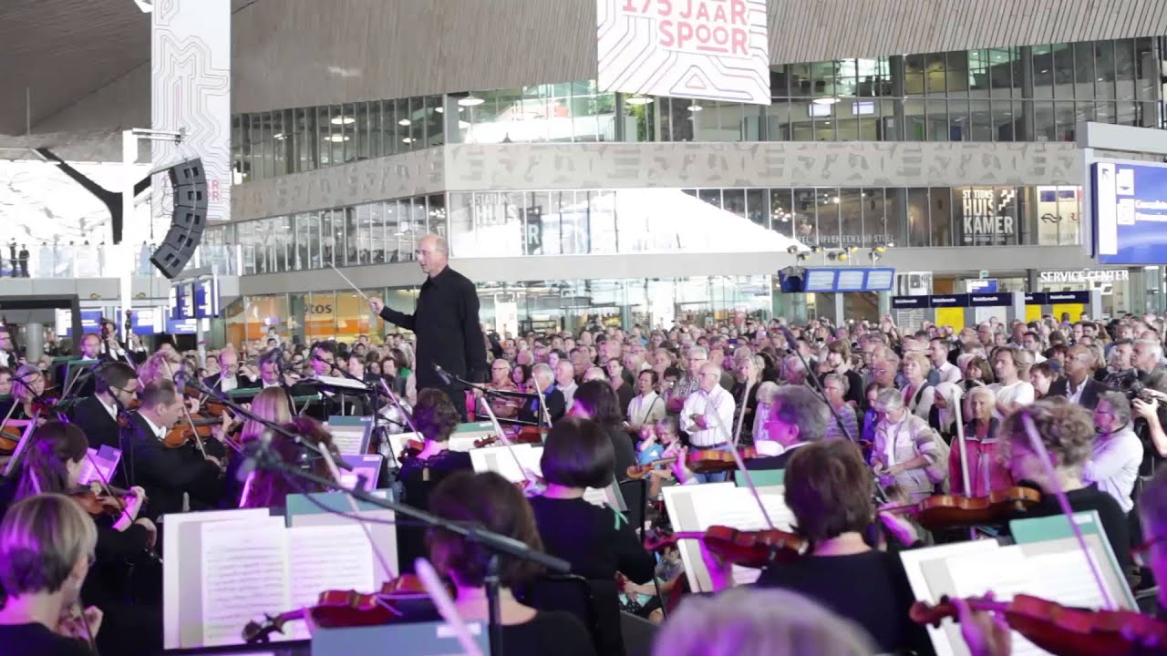 Rotterdams Philharmonisch Orkest geeft muzikale verrassing Rotterdam Centraal Station