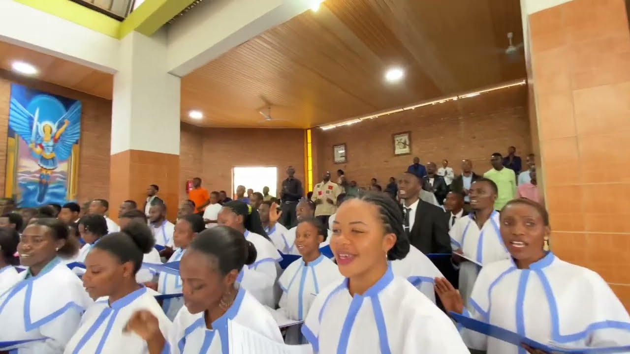 NZASHIMIRA IMANA UMUREMYI WACU NZAMWAMBAZA ITEKA (Live performance -  Chorale Le Bon Berger Kigali).