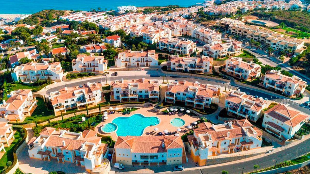 Tots To Travel | Salema Beach Villa Review & Walkaround