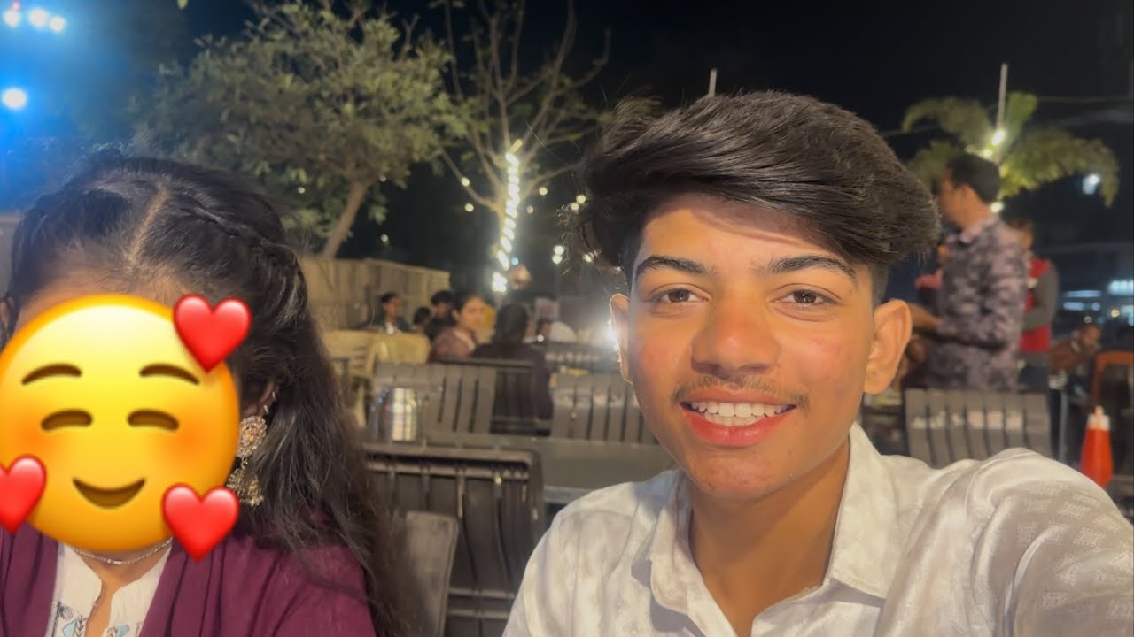 રાધે સાથે હોટલ માં જમવા 🥰||radhe and me 💞