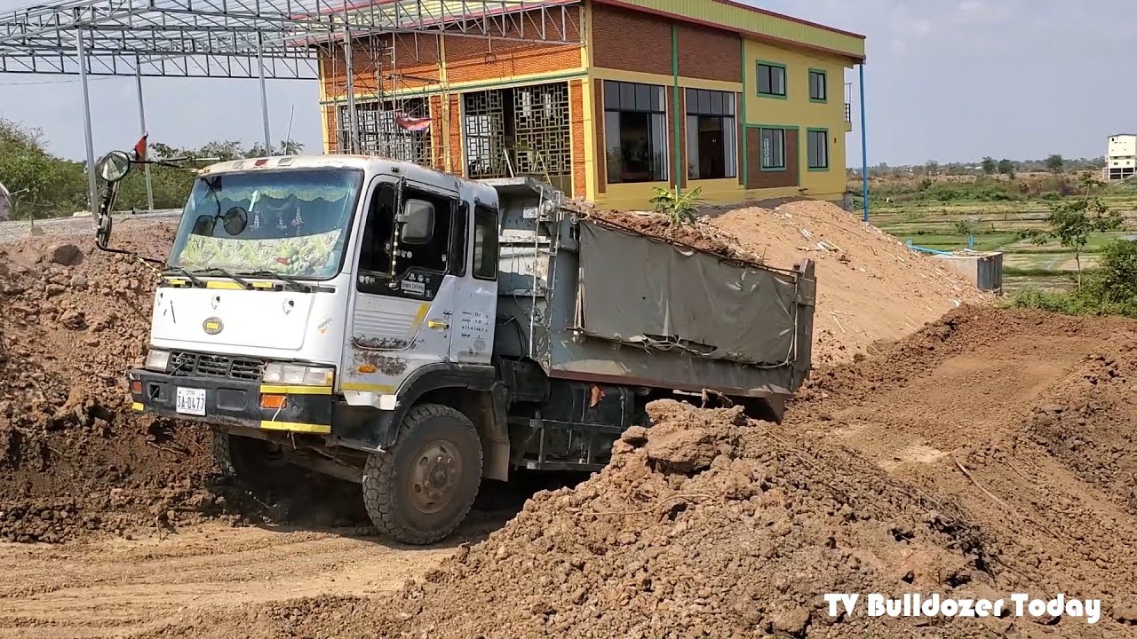 Step4- Good work activities​ ​ KOMATSU D30P Pushes the Ground to Fill a Deep Pit​ & Dump Truck