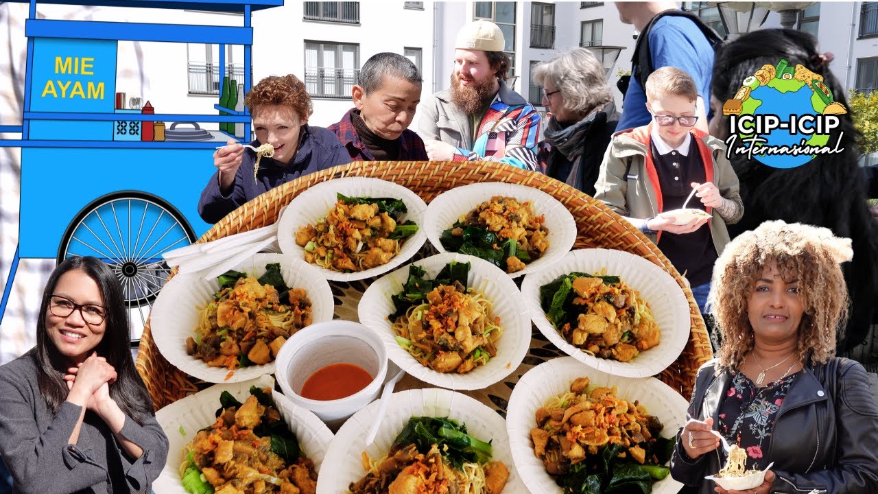 MIE AYAM ALA GEROBAK BIKIN MEREKA KETAGIHAN, SEMUA NAMBAH