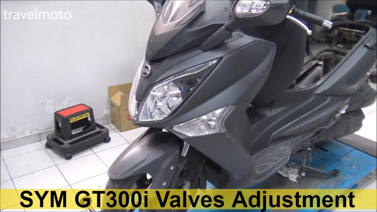 SYM GTS300i: valves adjustment