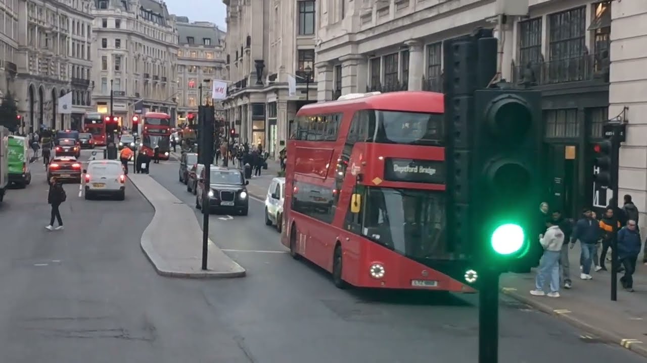 Regent Street & Oxford Street – London's Premier Shopping District👗🧥👠👛
