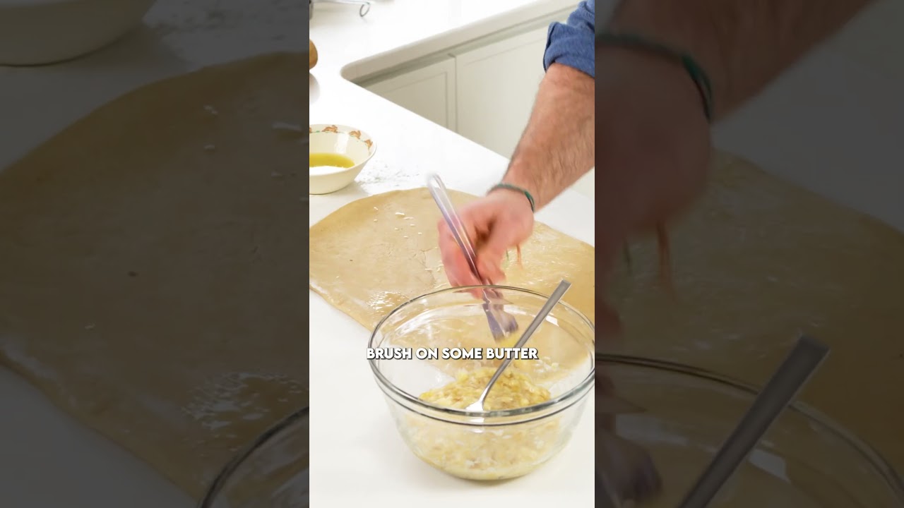 How to Make these &ldquo;Banana Peanut Butter Cinnamon Rolls&rdquo; 🤤 #shorts