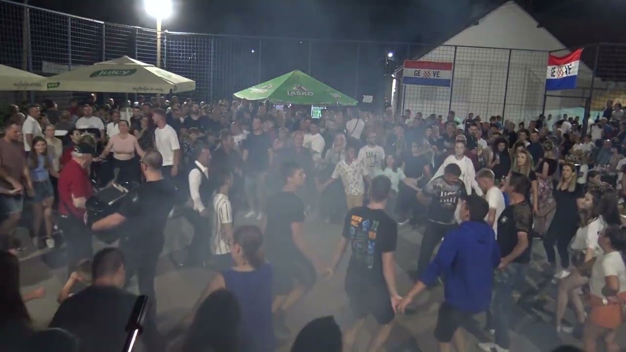 Narodno kolo na proslavi Ge-Ve večeri u Gornjoj Večeriskoj u Vitezu