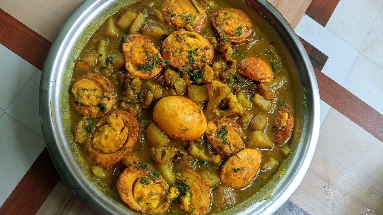 শীতকালে নতুন আলু ফুলকপি দিয়ে ডিমের ঝোল রান্না করলে সবাই খেয়ে হাত চাটবে। Egg curry recipe.  
