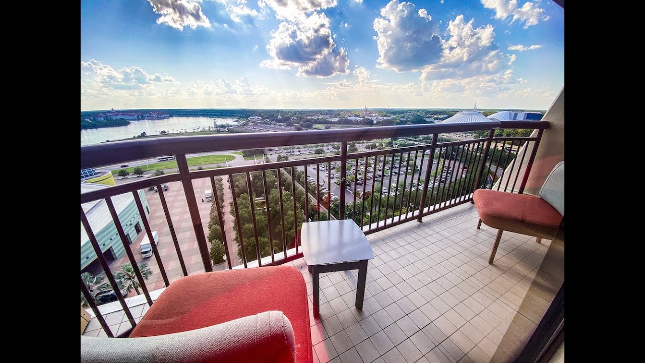 Tour Disney's Contemporary Resort 12th-floor Atrium Club Lounge