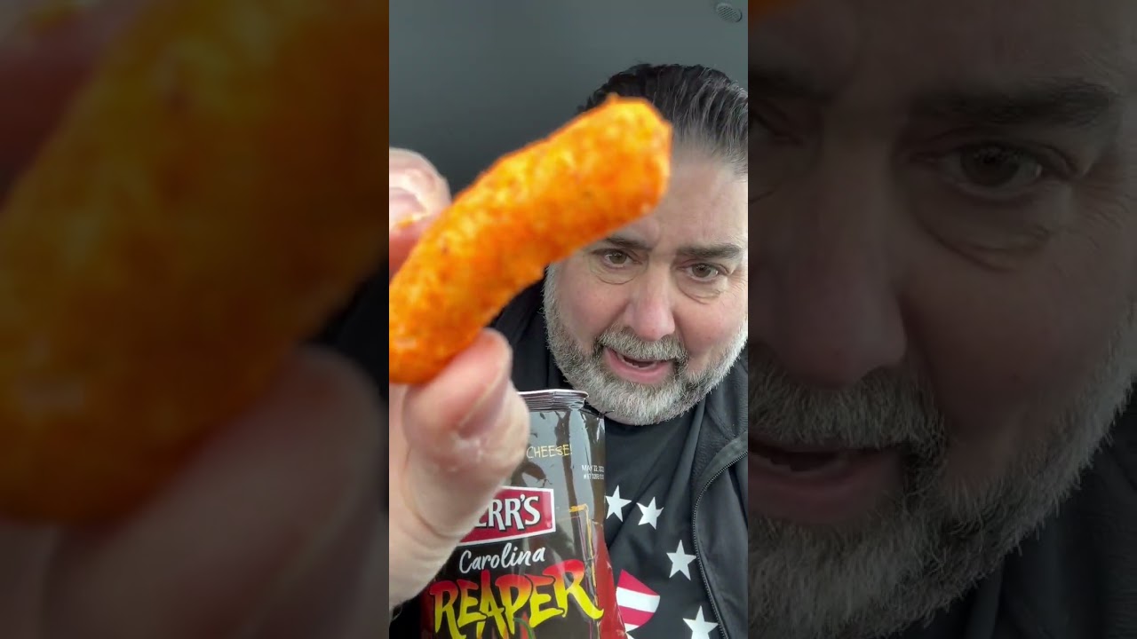 Сырные завитки Herr's Carolina Reaper | ОЧЕНЬ ГОРЯЧИЕ #шорты