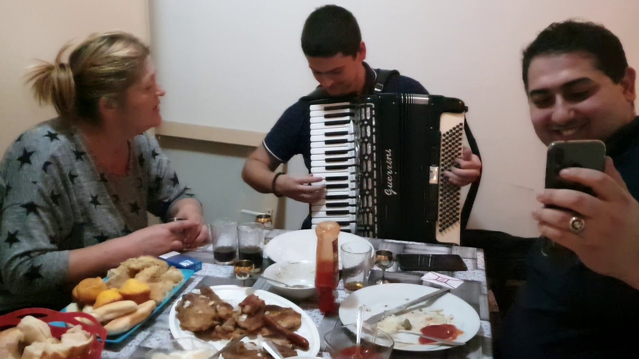 KOD KUMOVA NA BABINJE(2)