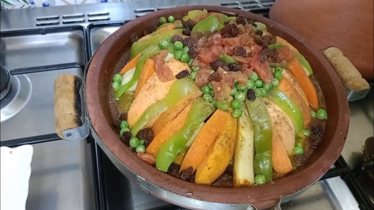 طاجين مغربي باللحم والخضر