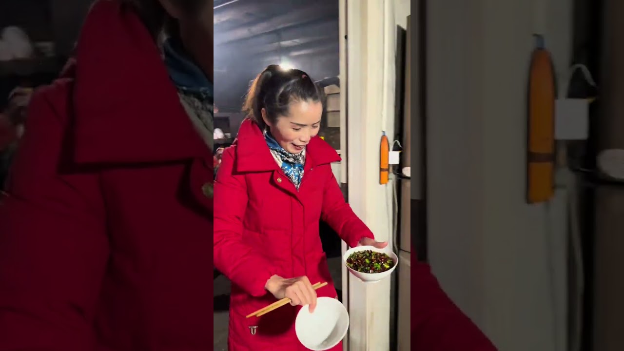 今天是元宵节，大哥从凯里回来跟我们一起过元宵了，老妹嫁村上离得近，我去把老妹接来跟我们一起，还有婶婶，老弟，也来了，一家人聚在一起热热闹闹的，过了今天，年也正式结束了，大家又要开始为了生计而奔波，在
