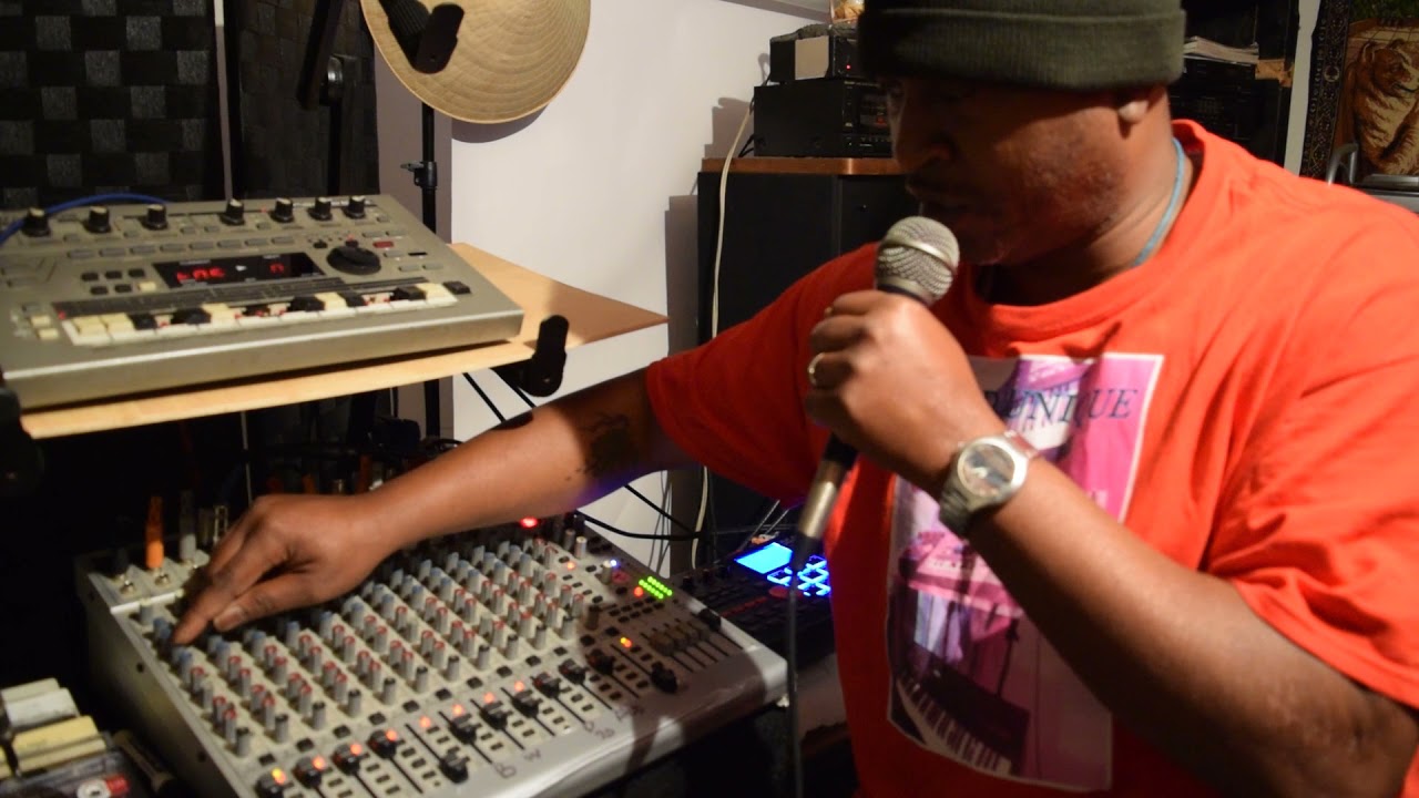Talking about my Behringer UB2442fxpro 16 ch mixer