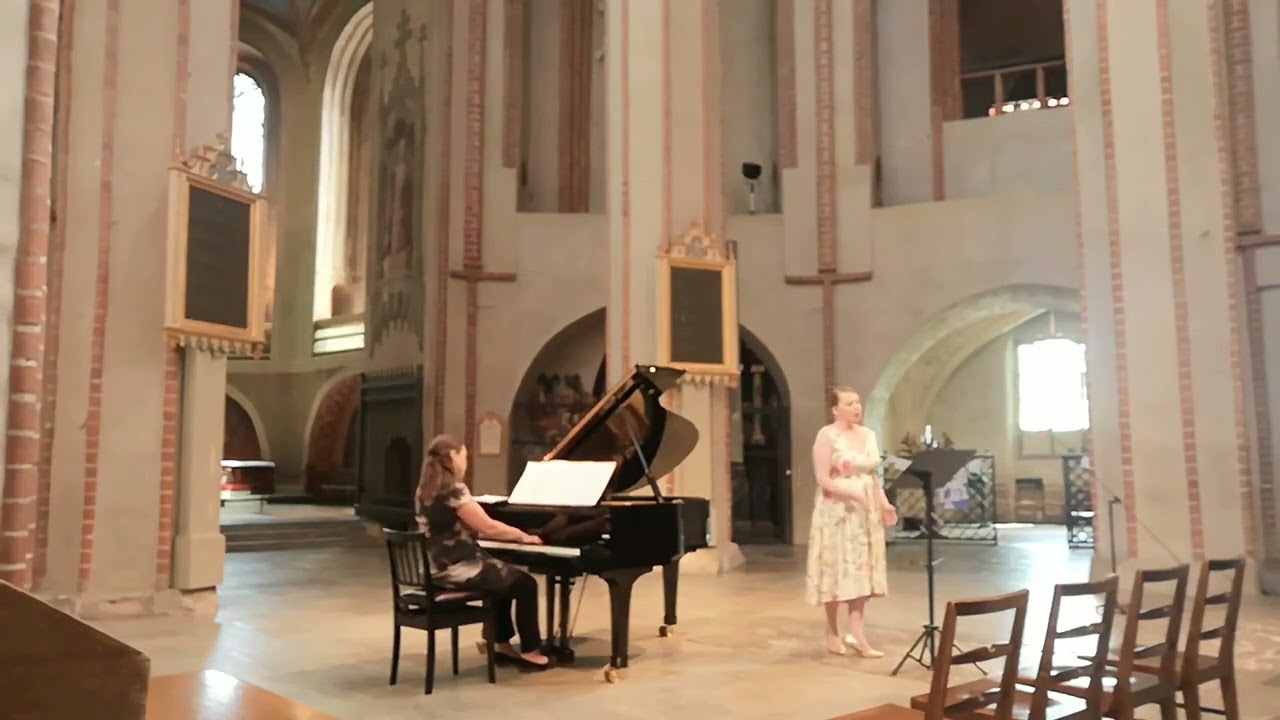 Annukka Kuivisto - Soi vienosti murheeni soitto (Oskar Merikanto)