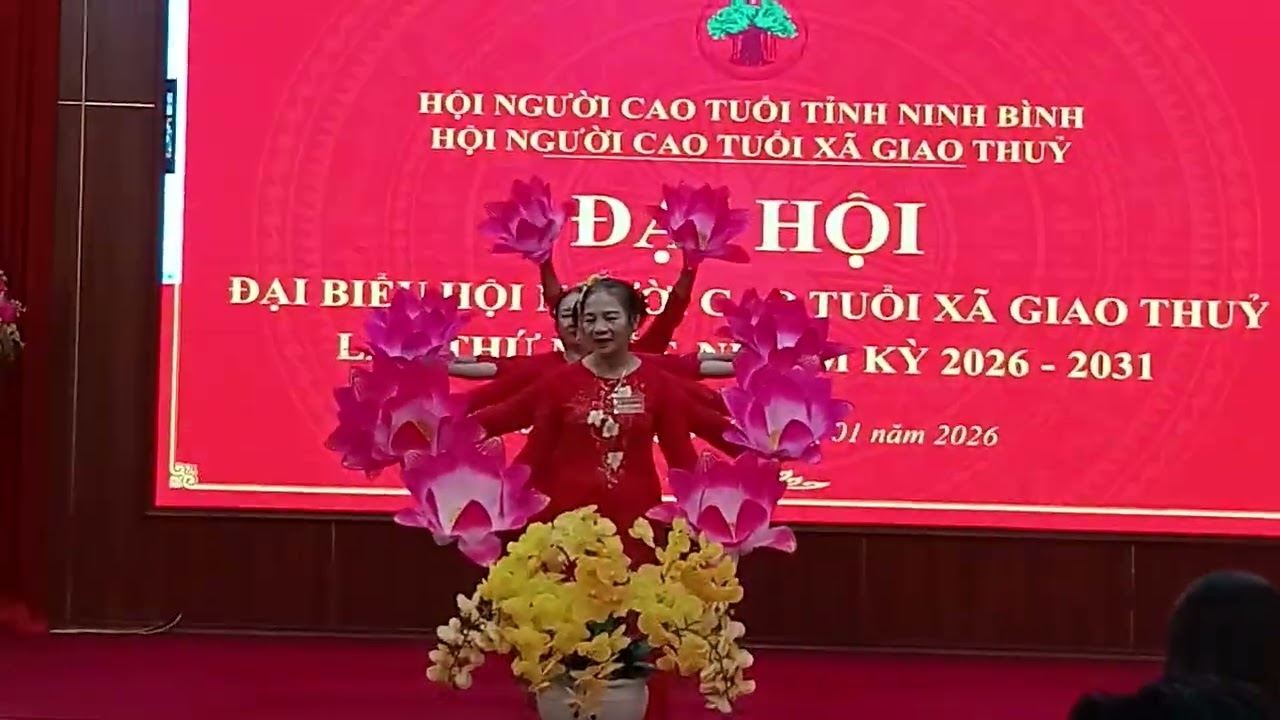 Các cụ NCT hùng tiến múa chào mừng đại hội khoá mới 2026_2031