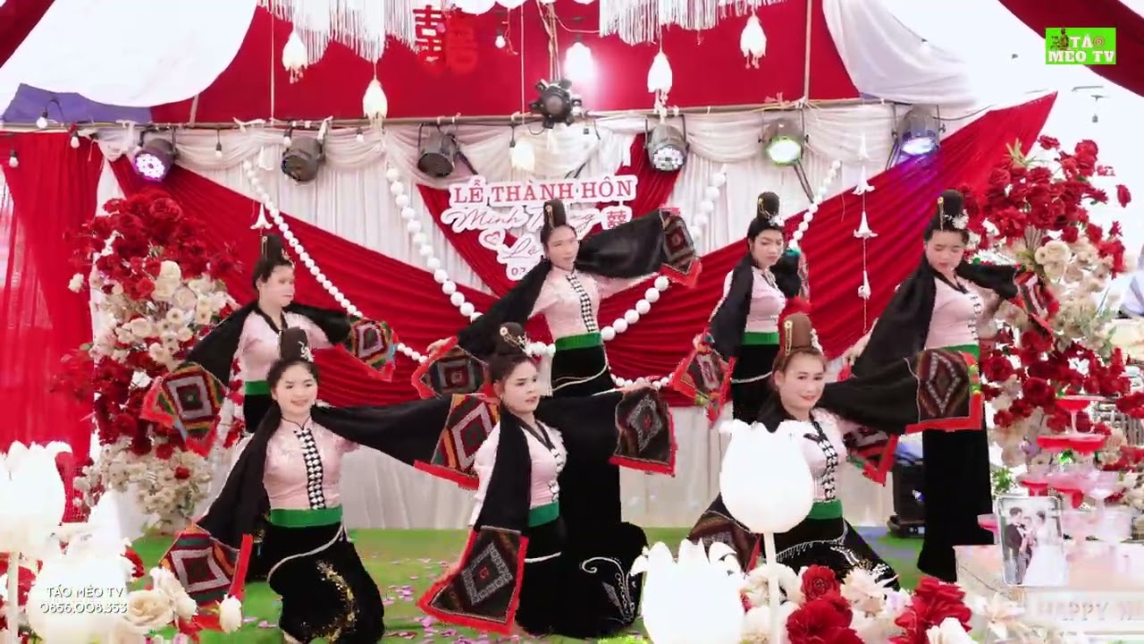 MÚA THÁI SƠN LA MỪNG LỄ THÀNH HÔN CR: MINH TRUNG HÁT TẶNG CD: LỆ QUYÊN - BẢN NÀ KHOANG
