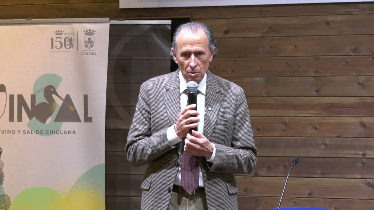 EL ALCALDE DE CHICLANA INAUGURA LA I FERIA DE AVES, VINO Y SAL AVINSAL