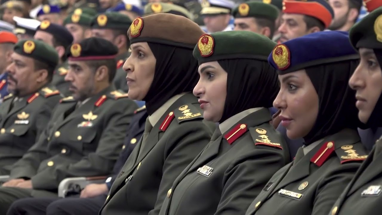 نهيان بن زايد يشهد حفل تخريج الدورة المشتركة الـ 32 لكلية القيادة والأركان المشتركة