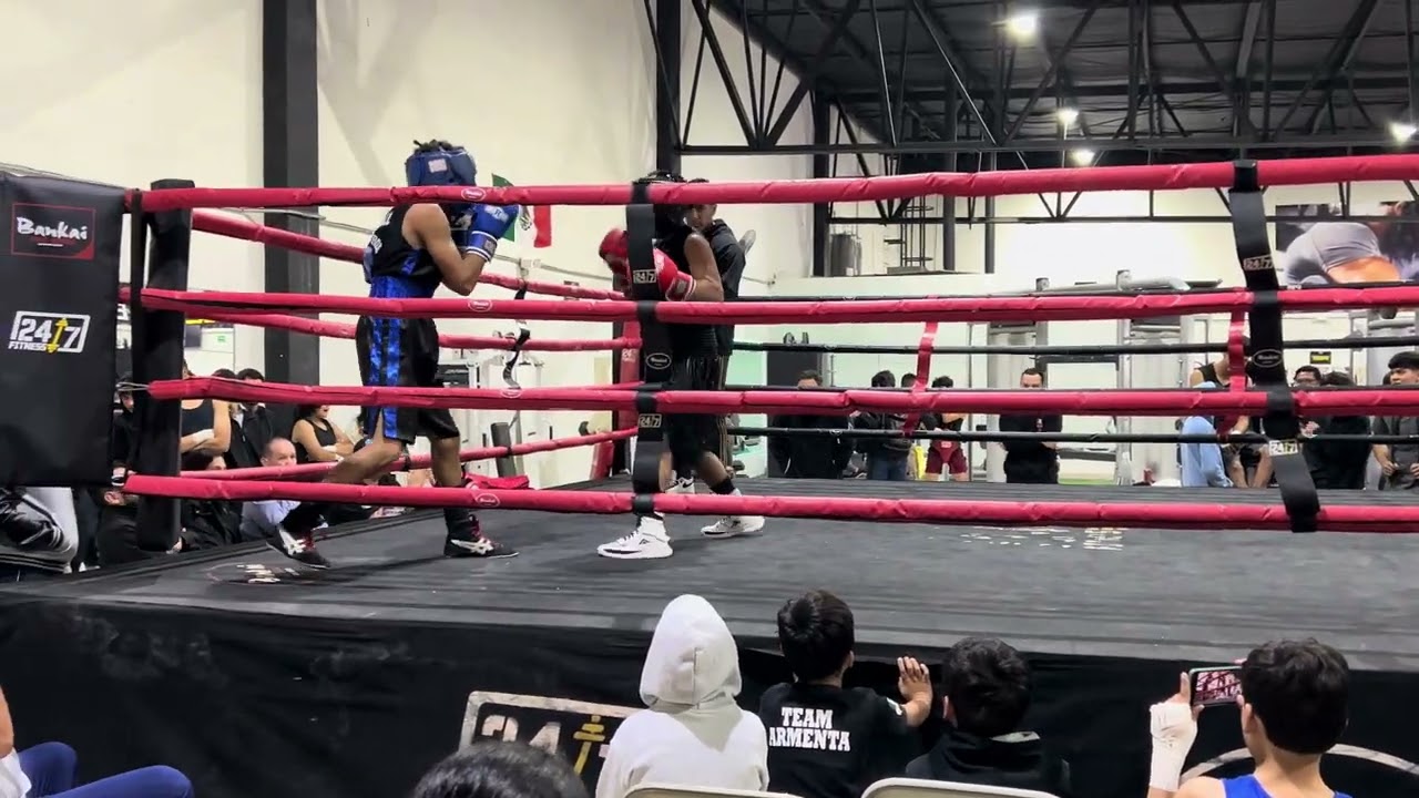 Carlos “Chapin” Martinez (Guantes Rojos) Liam Rousell Round 2