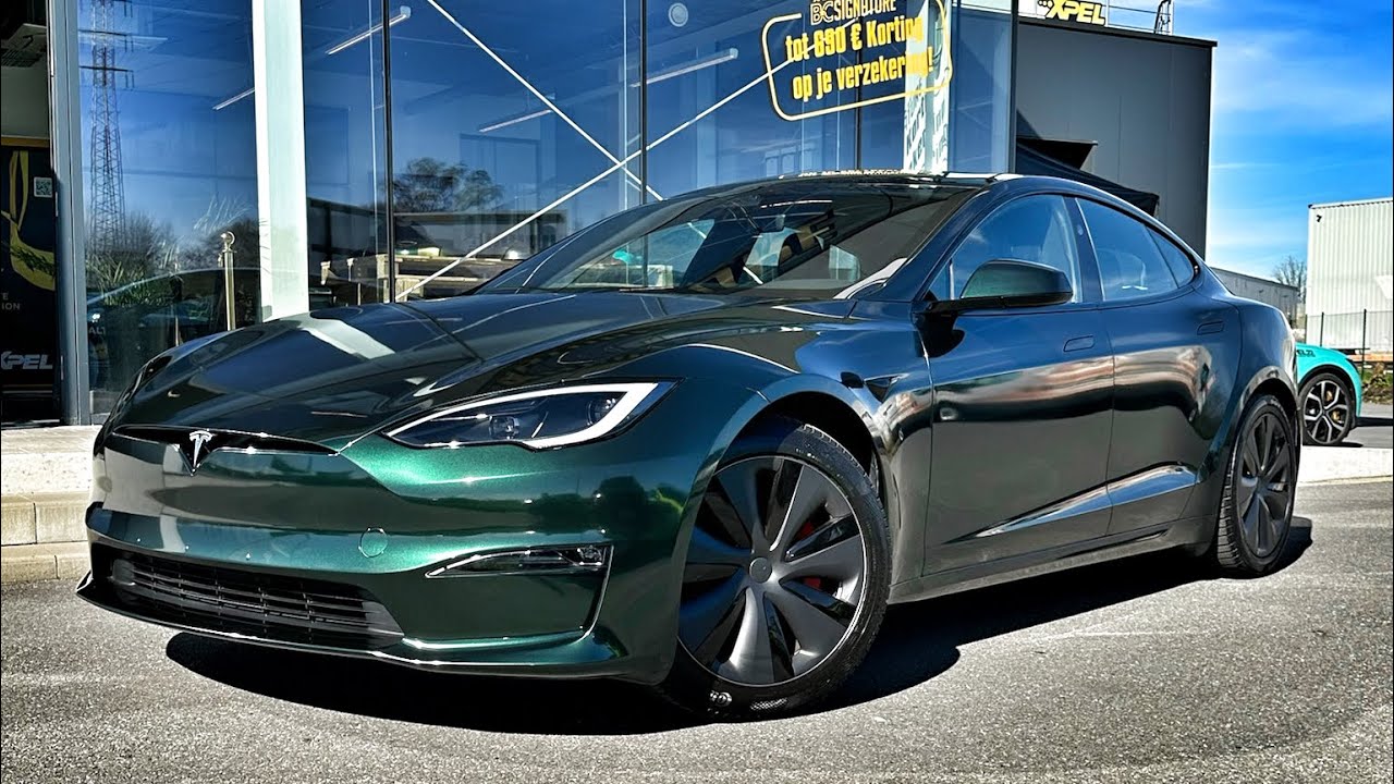 Tesla Model S Plaid- Black/Green Iridiscent