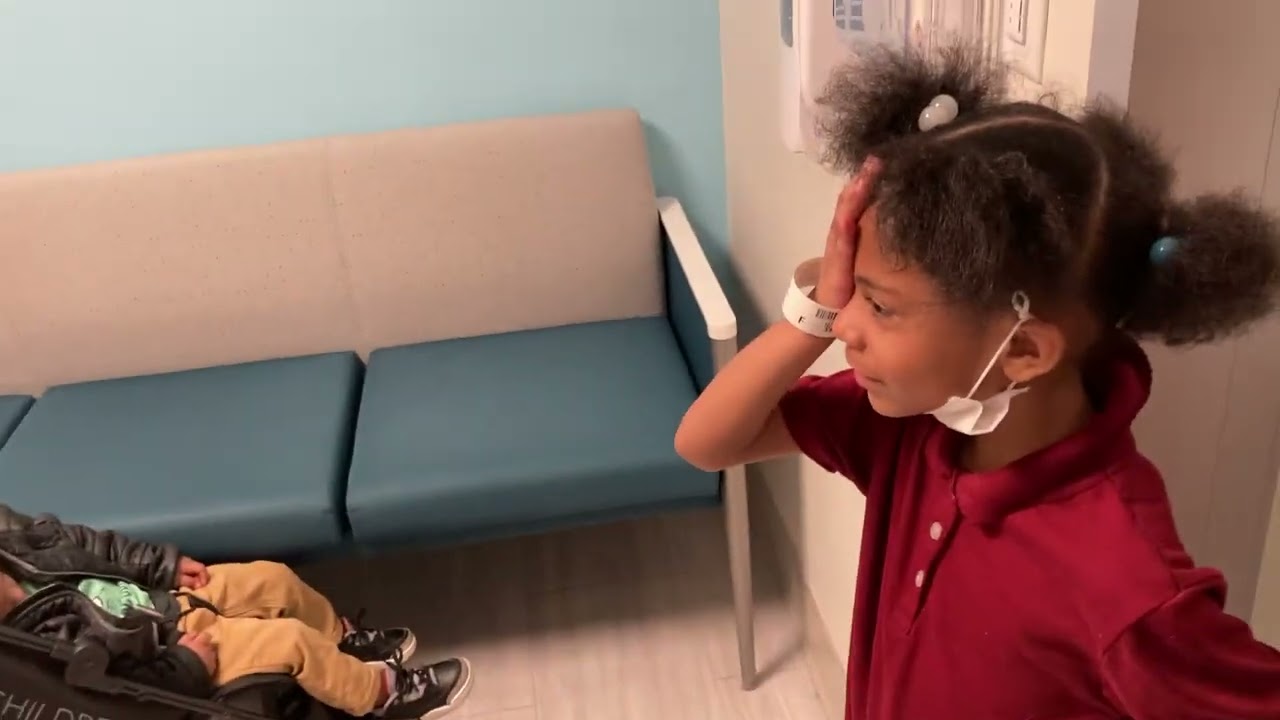 LOVELENE in the físicas Test  . Checking Hight , weight, vision and more . EXAMEN FÍSICO.