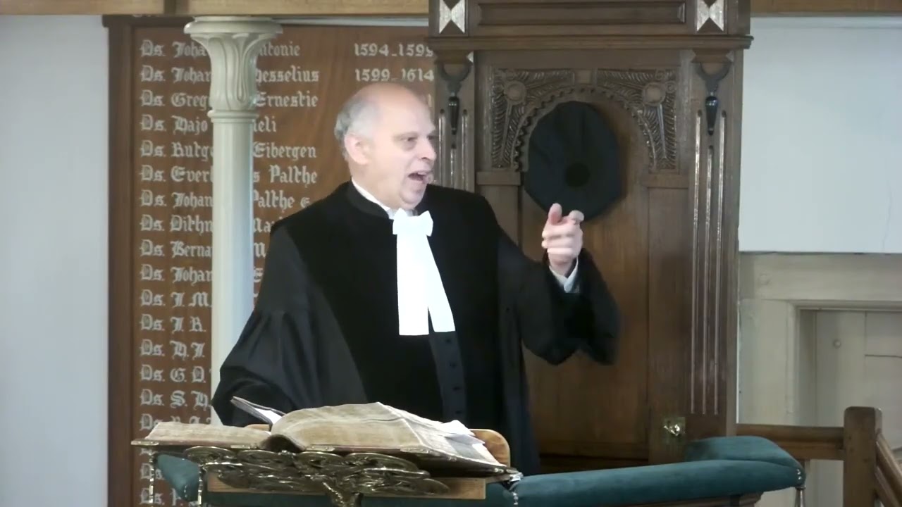 Het was een heel klein jochie. En die kwam bij zijn oma en die had een kachel en daar