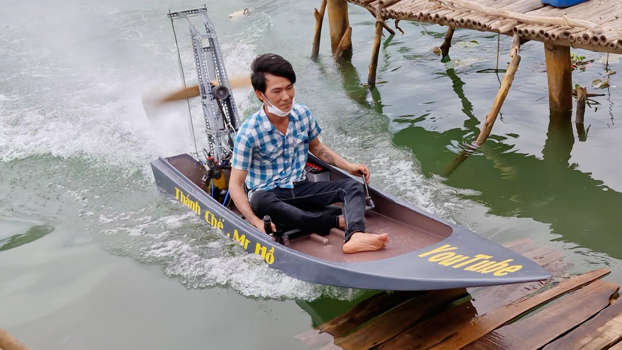 tự chế thuyền bay chạy trên bờ Farmer's homemade wooden propeller flying boat AIRBOAT