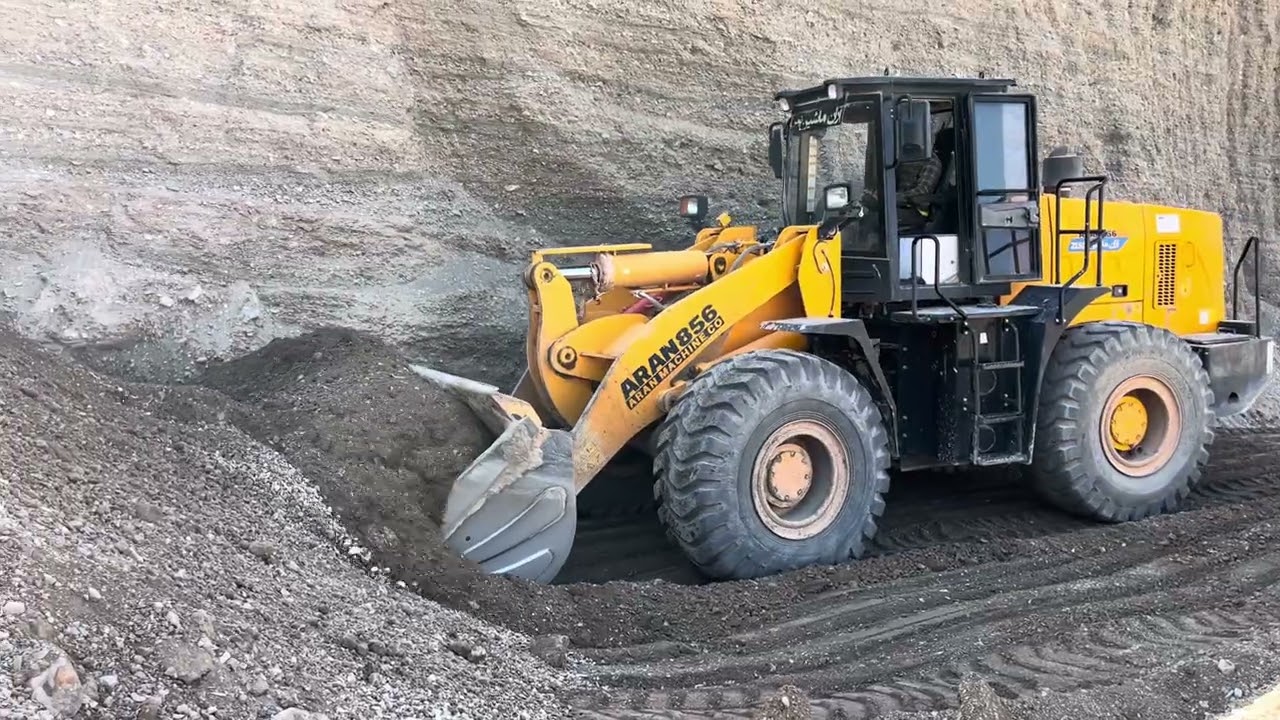 Working with aran856 loader in a Sand and gravel mine