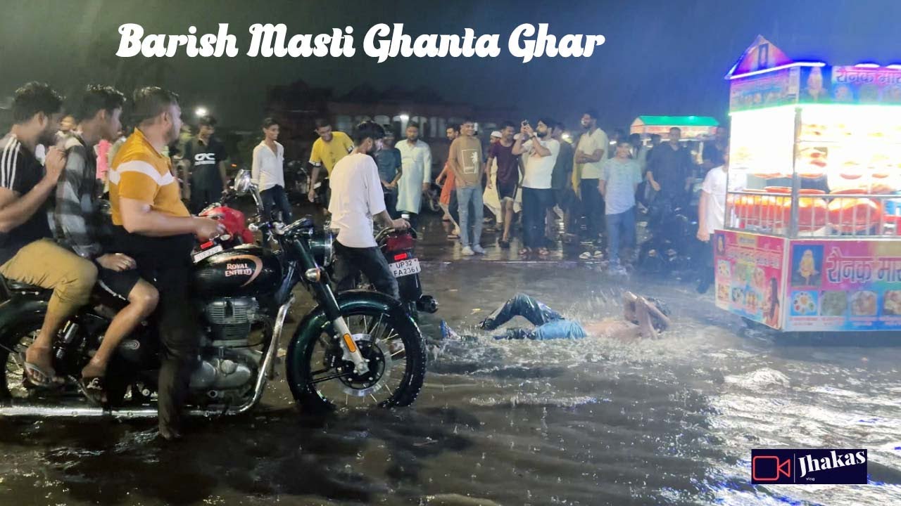 Lucknow Ki Barish Mein Jamkar Ho Rahi Hai Moj Masti