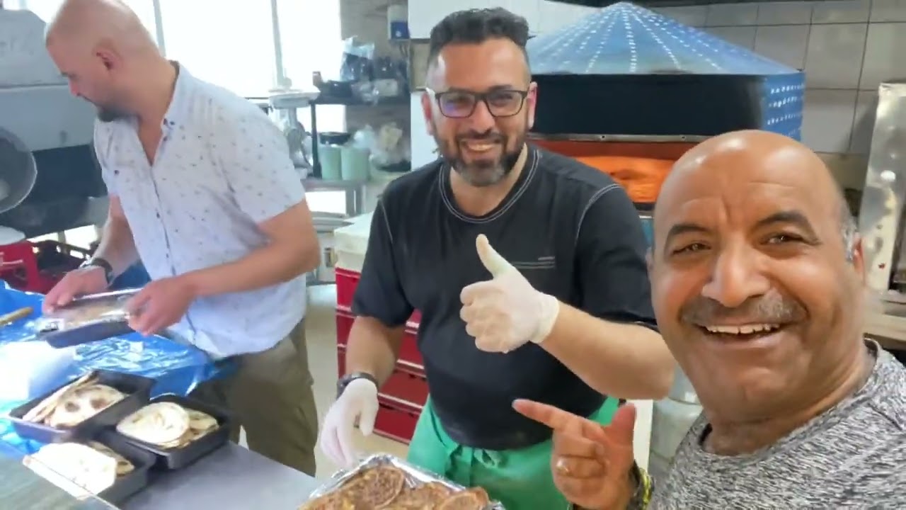 ٢٣رمضان لسنة ٢٠٢٢ كان فطورنا في مطعم الباديه العراقي في وارسو عاصمة بولندا ،قوزي وخبز حار عراقي،الخ
